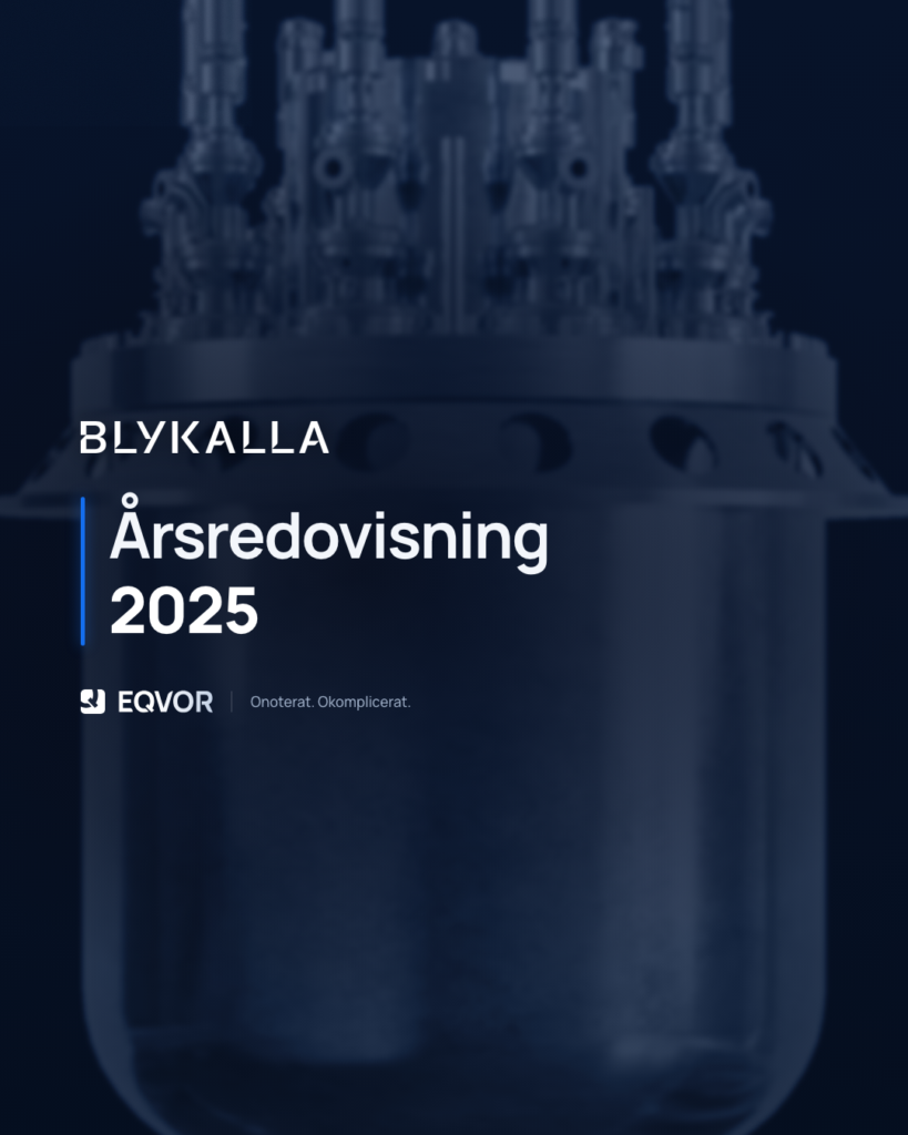 Blykalla årsredovisning 2025 — omslag med bolagets SEALER-reaktorkärl